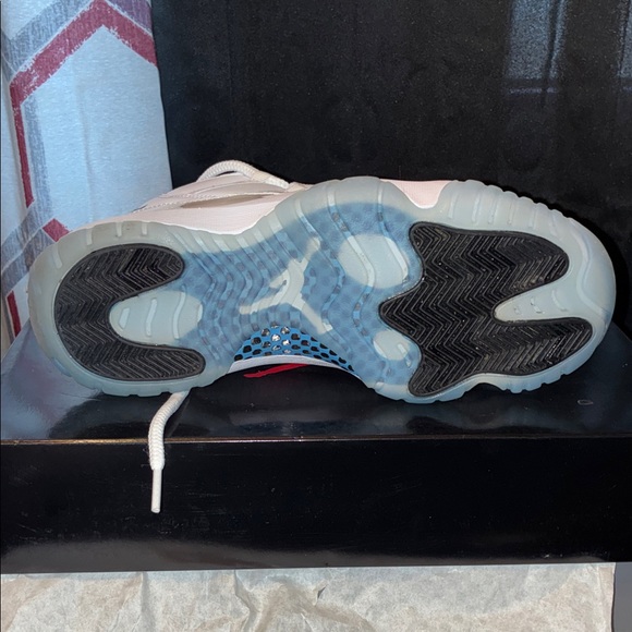 Jordan Athletic Shoes White and Blue - Picture 8 of 15